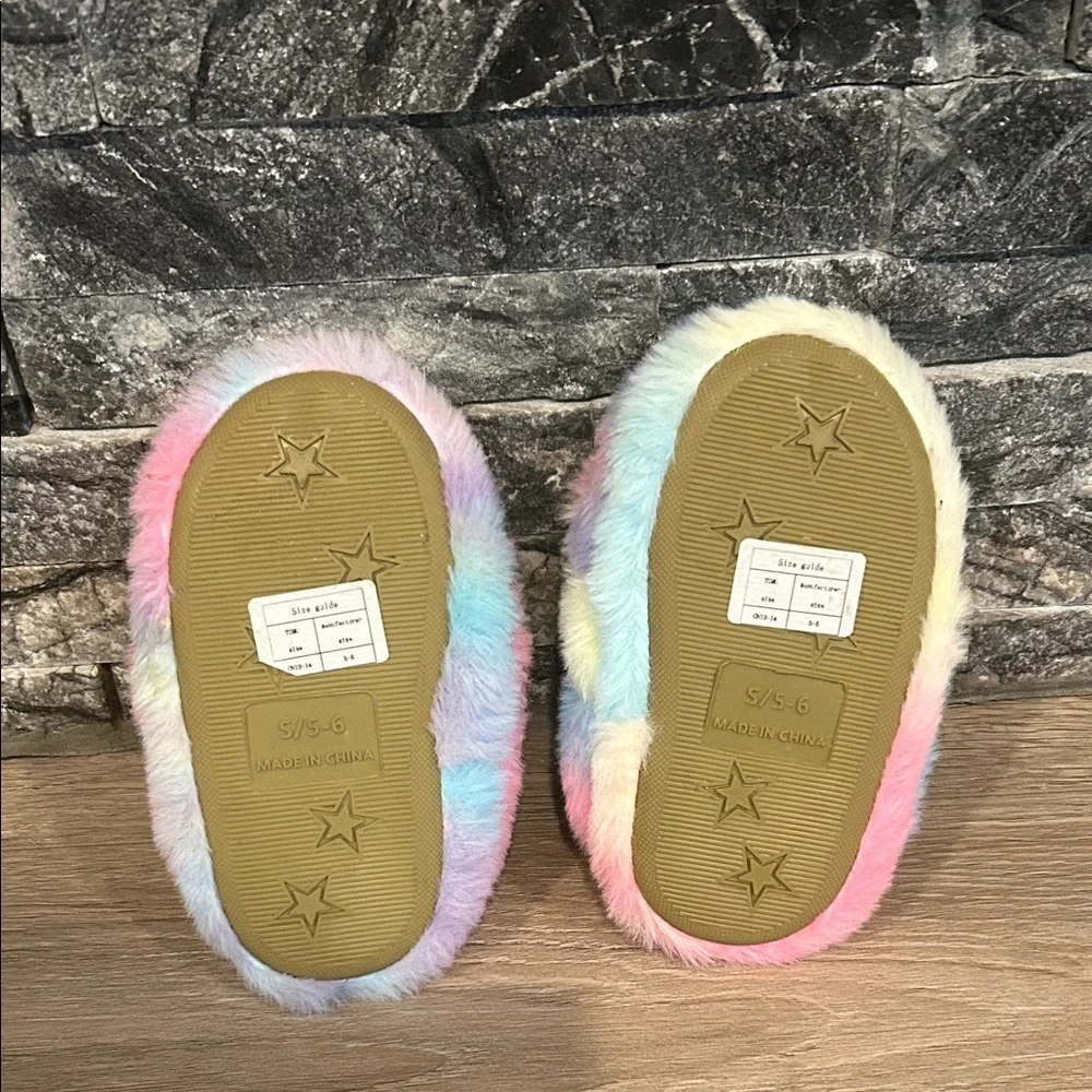 NWOT Colorful‎ Llama Slippers Size 5-6